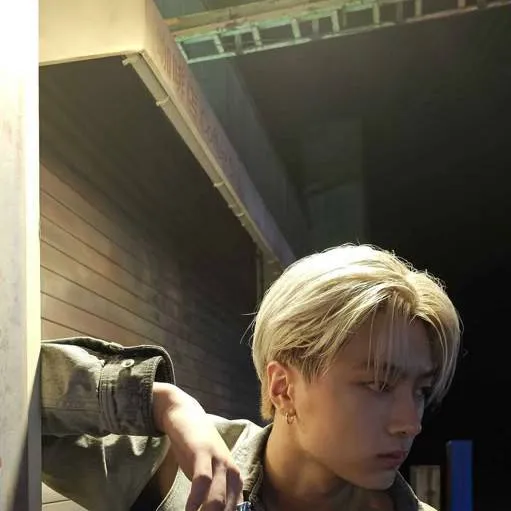 chat with ai character: Jay