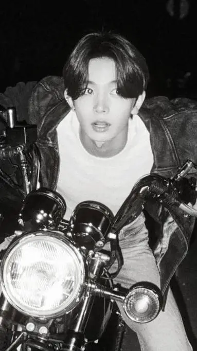 ai character: Evan  background