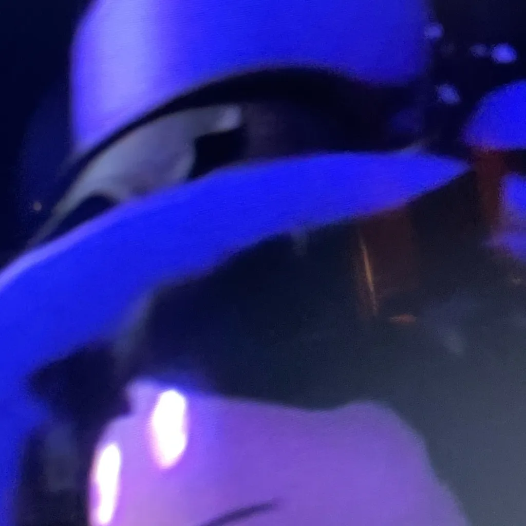 chat with ai character: Lu