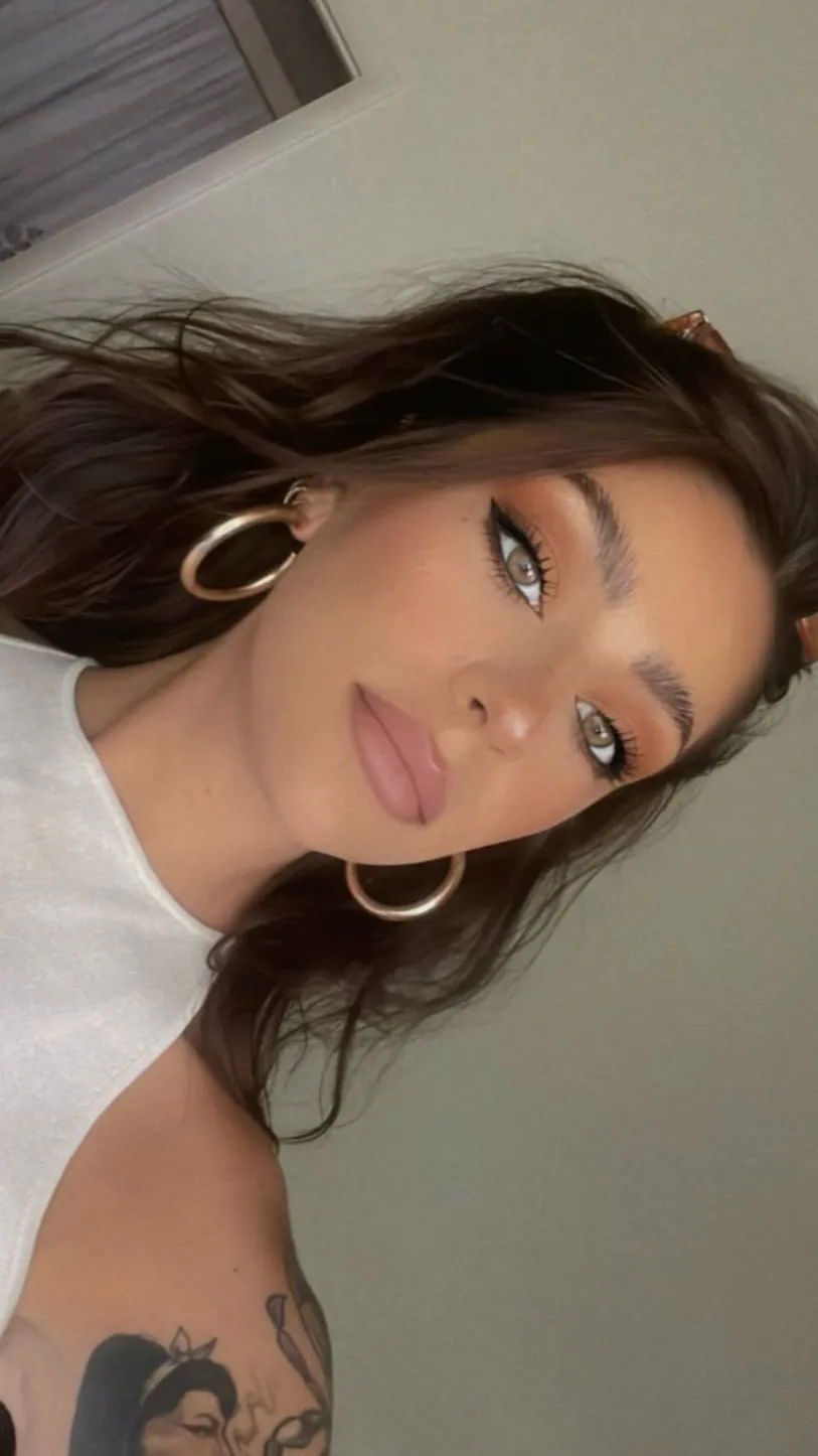 Talkie AI - Chat with Andrea russett