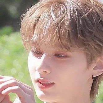 chat with ai character: WEN JUNHUI