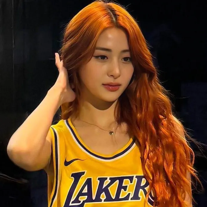 chat with ai character: Yunjin