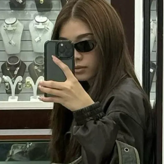 chat with ai character: Stacey Sevilleja