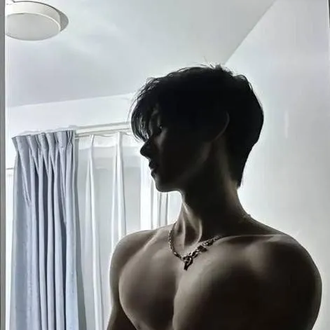 chat with ai character: Jameston