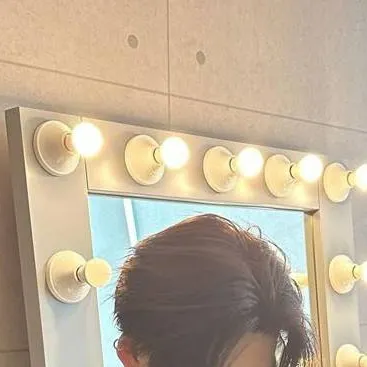 chat with ai character: Ni-ki 