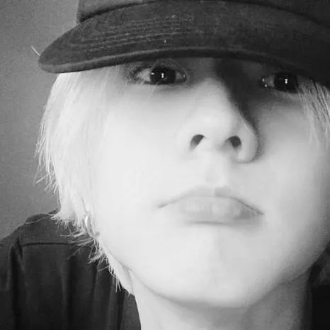 chat with ai character: Jungwon