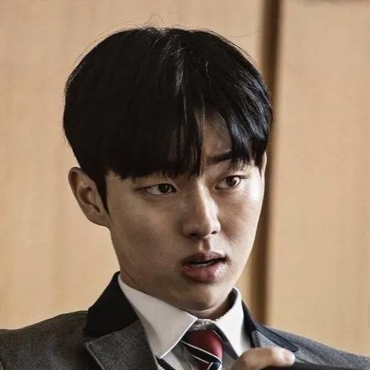 chat with ai character: Hyunwook 