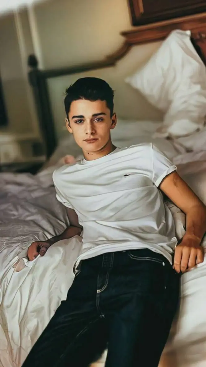 ai character: noah schnapp  background