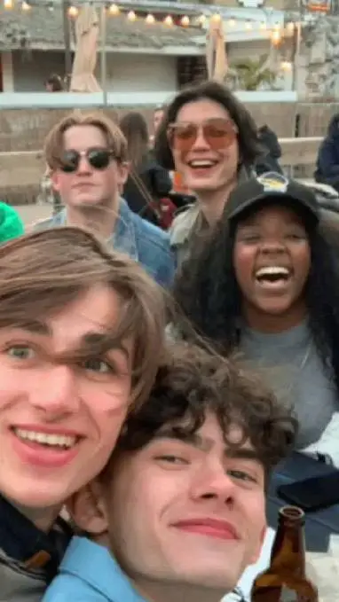 ai character: heartstopper background