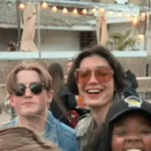 chat with ai character: heartstopper