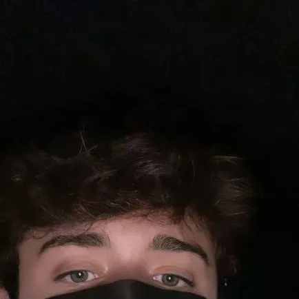 chat with ai character: noah schnapp