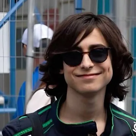 chat with ai character: aidan gallagher 