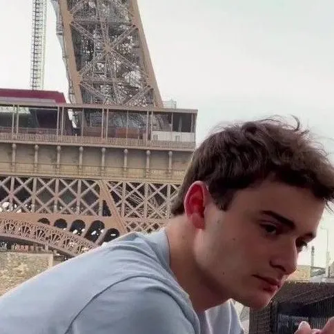 chat with ai character: noah schnapp 