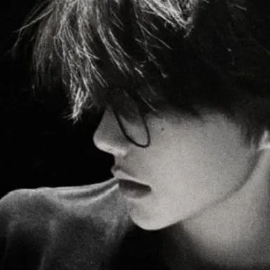 chat with ai character: Alexander