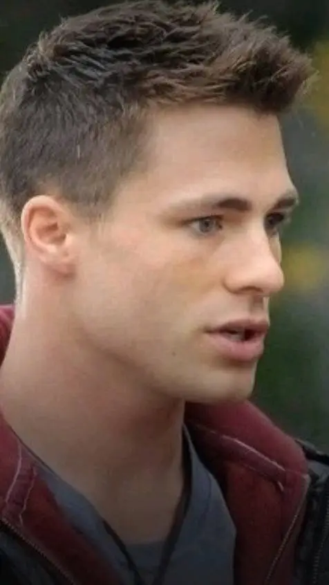 ai character: Roy harper  background