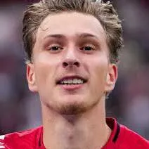 chat with ai character: Mika godts 