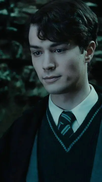 ai character: Tom M. riddle background