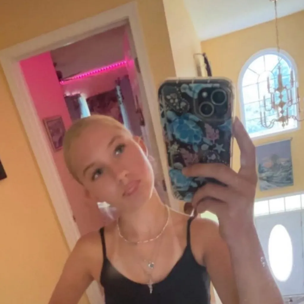 chat with ai character: Taylor