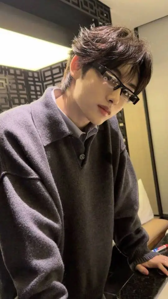 ai character: Win-win (Si-Cheng) background