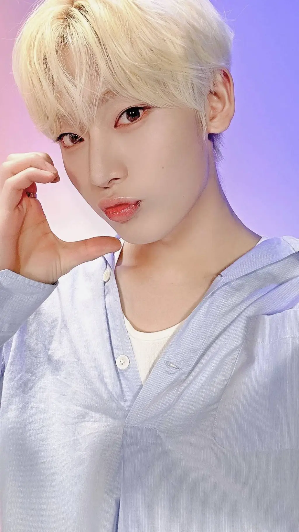 ai character: Kim sunoo background