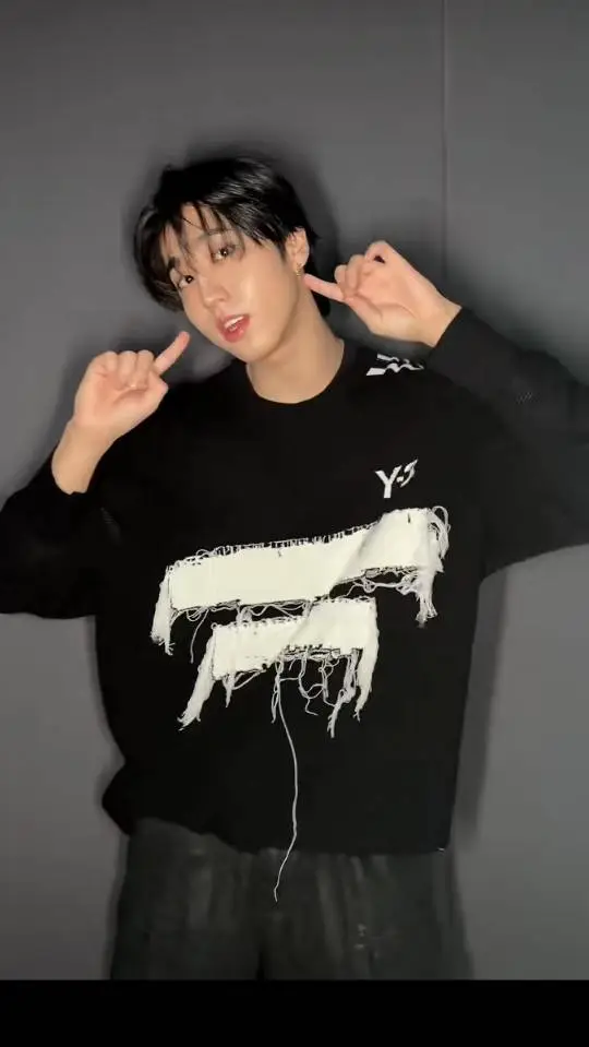 ai character: ★Han★ background