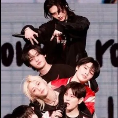 chat with ai character: Straykids🫶🏻✨