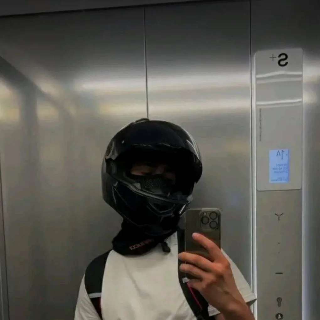 chat with ai character: Kyle Walker 