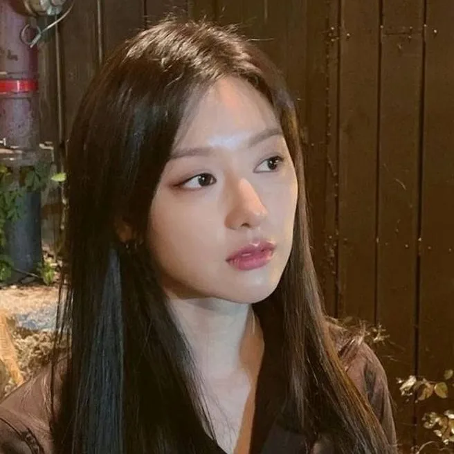 chat with ai character: Kim Ji Won 