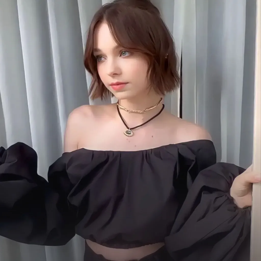 chat with ai character: Emma Meyers