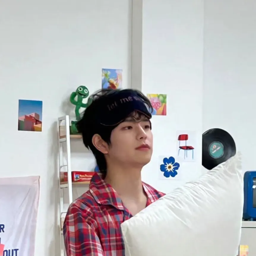 chat with ai character: SEUNGMIN 👏😍👏