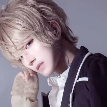 chat with ai character: Shu-san