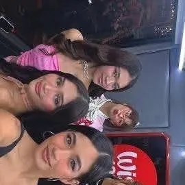 chat with ai character: BINI