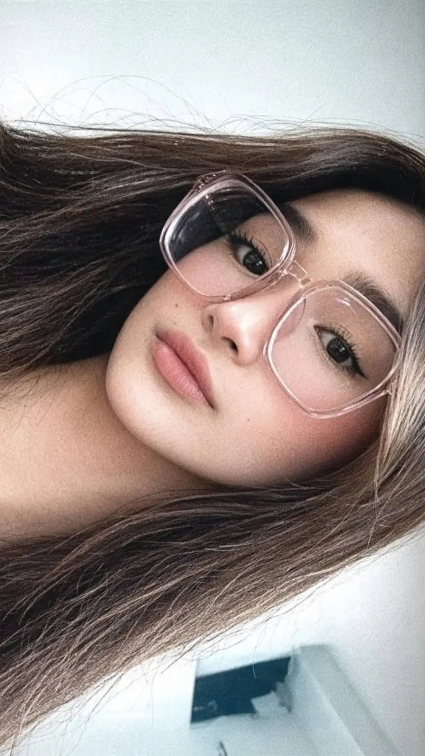 ai character: JHOANNA  background