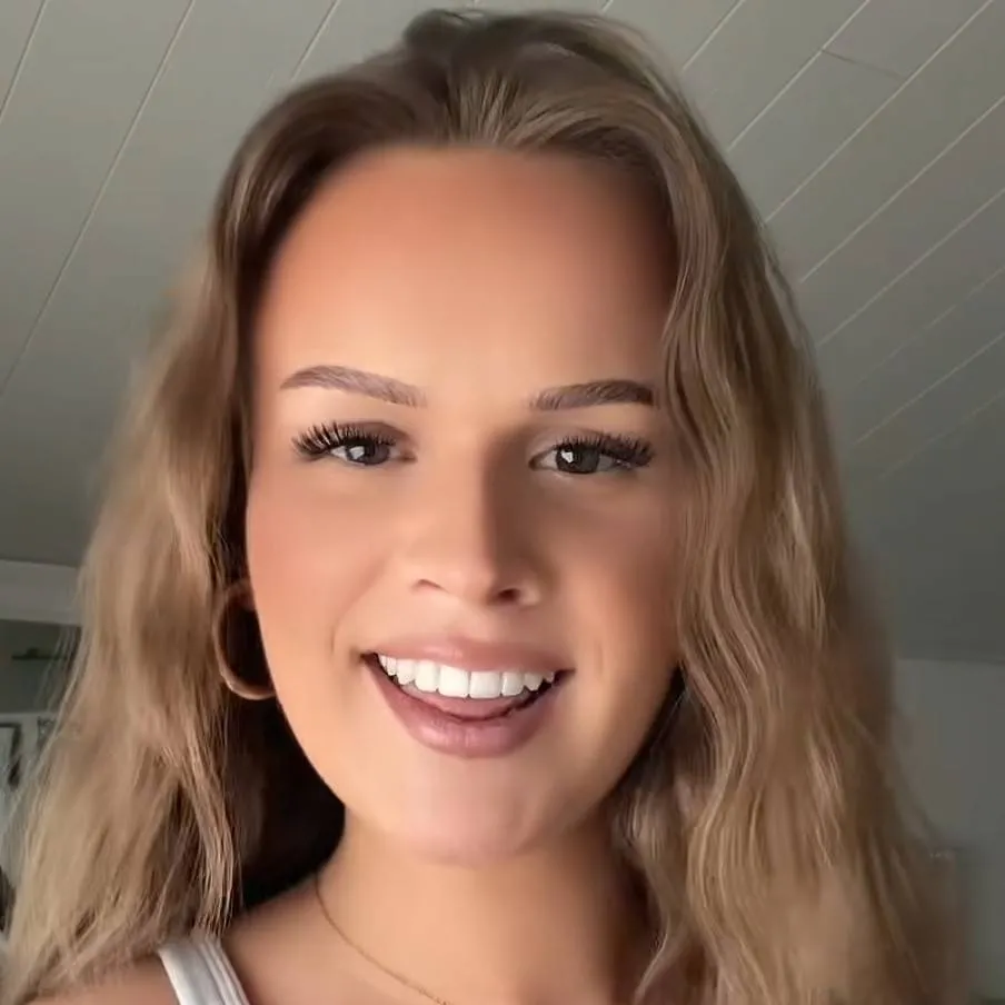 chat with ai character: lara