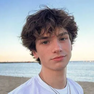 chat with ai character: Alfie