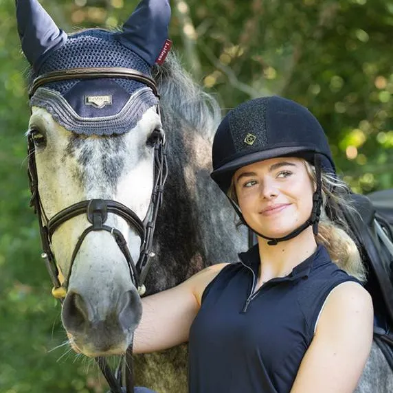 chat with ai character: this esme