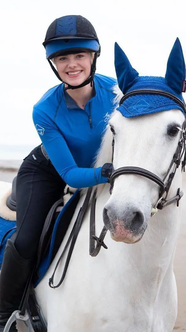 ai character: this esme background