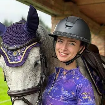 chat with ai character: Molly