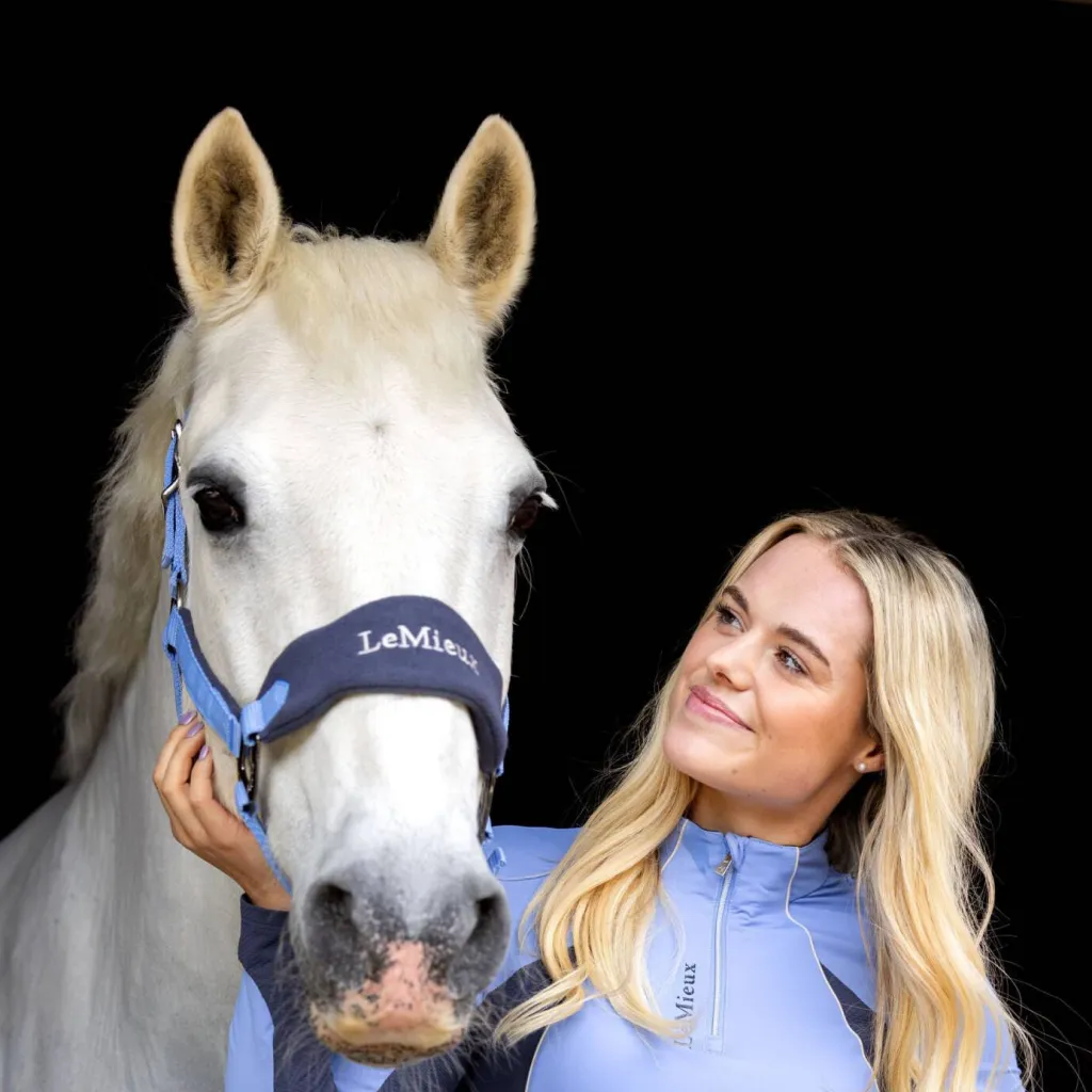 chat with ai character: this esme