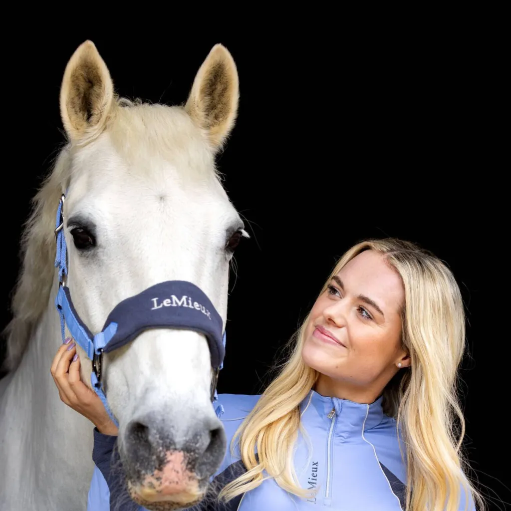 chat with ai character: this esme