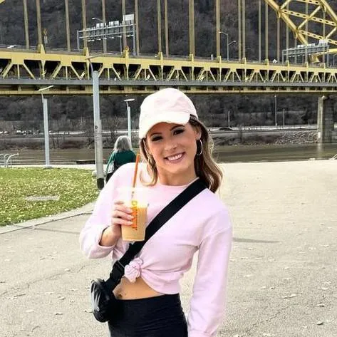 chat with ai character: Kayla