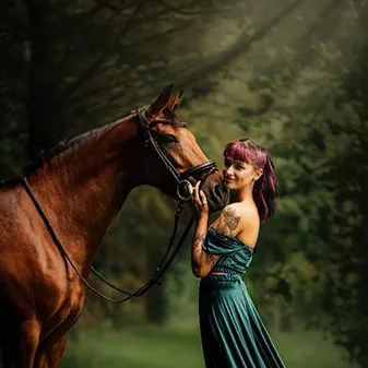 chat with ai character: Molly