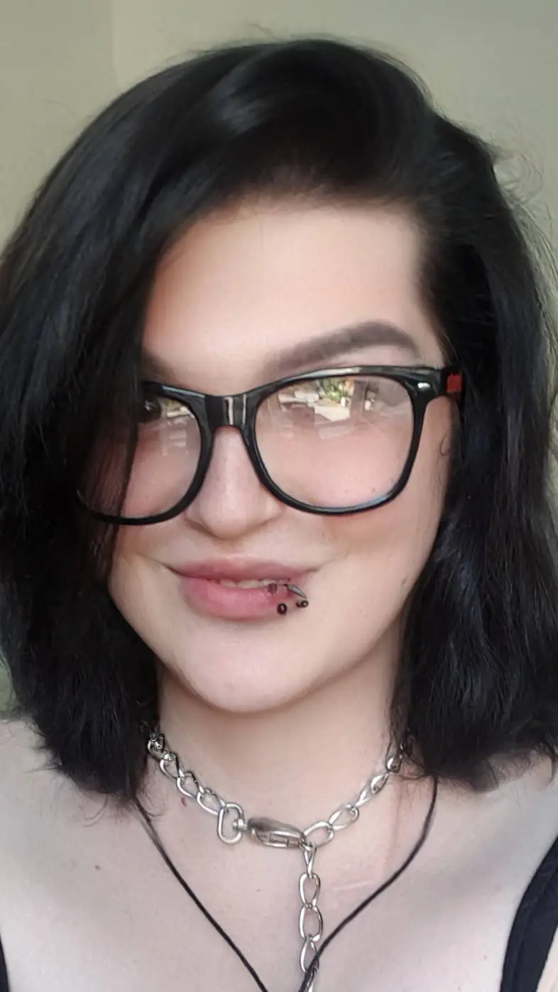 ai character: Raya-Nyx background