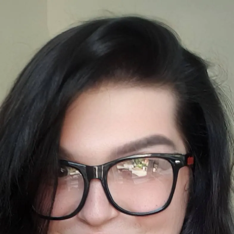 chat with ai character: Raya-Nyx