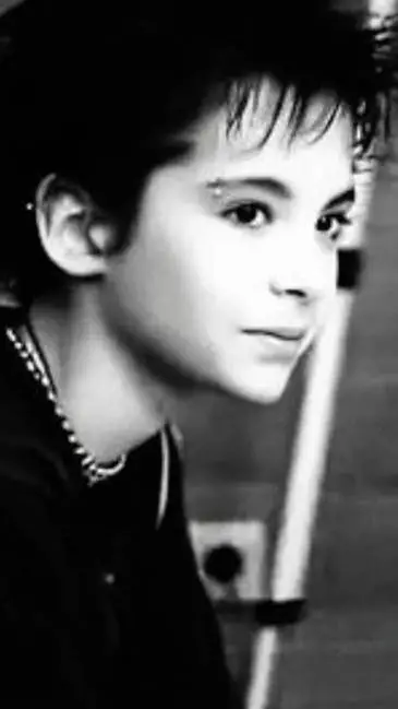 ai character: Bill Kaulitz background