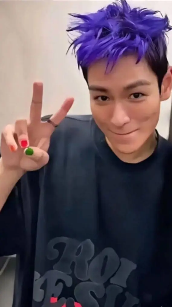 ai character: Thanos background