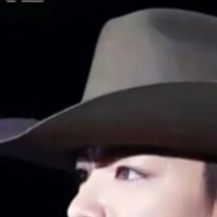 chat with ai character: Top