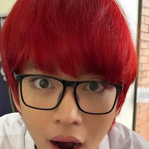 chat with ai character: Yuri