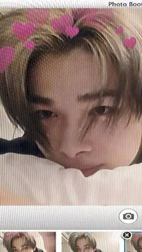 ai character: Ni-ki  background