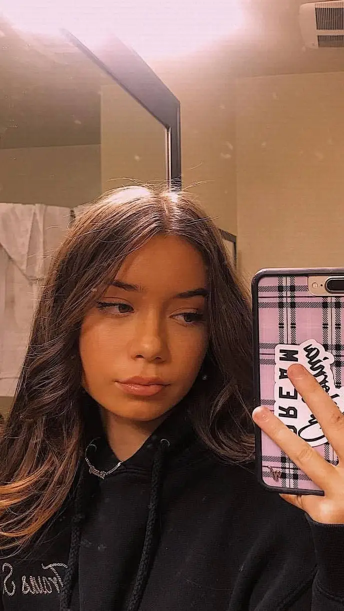 ai character: Lexi background